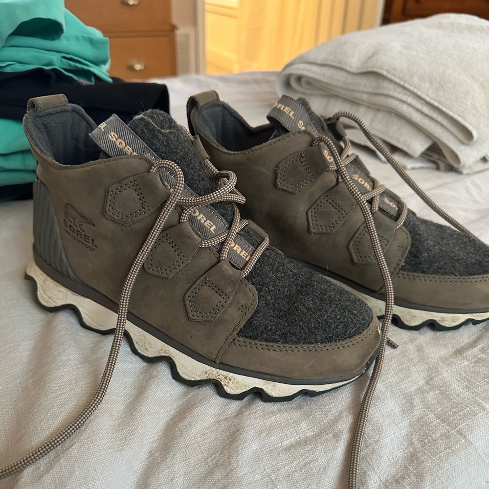 SOREL BOOTS SIZE 6.5